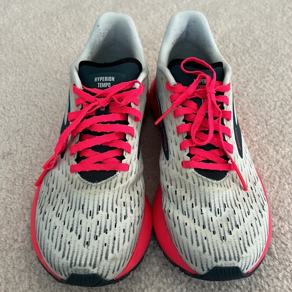 Women’s Brooks Hyperion Tempp 8.5 - Picture 2 of 9